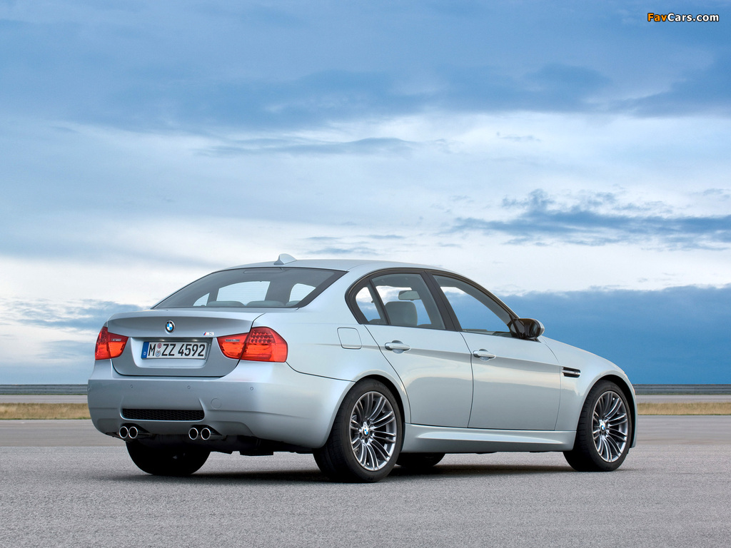 BMW M3 Sedan (E90) 2010–11 wallpapers (1024 x 768)