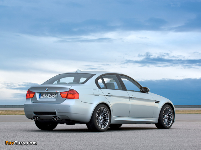 BMW M3 Sedan (E90) 2010–11 wallpapers (640 x 480)