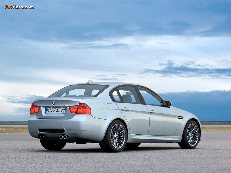 BMW M3 Sedan (E90) 2010–11 wallpapers (800 x 600)