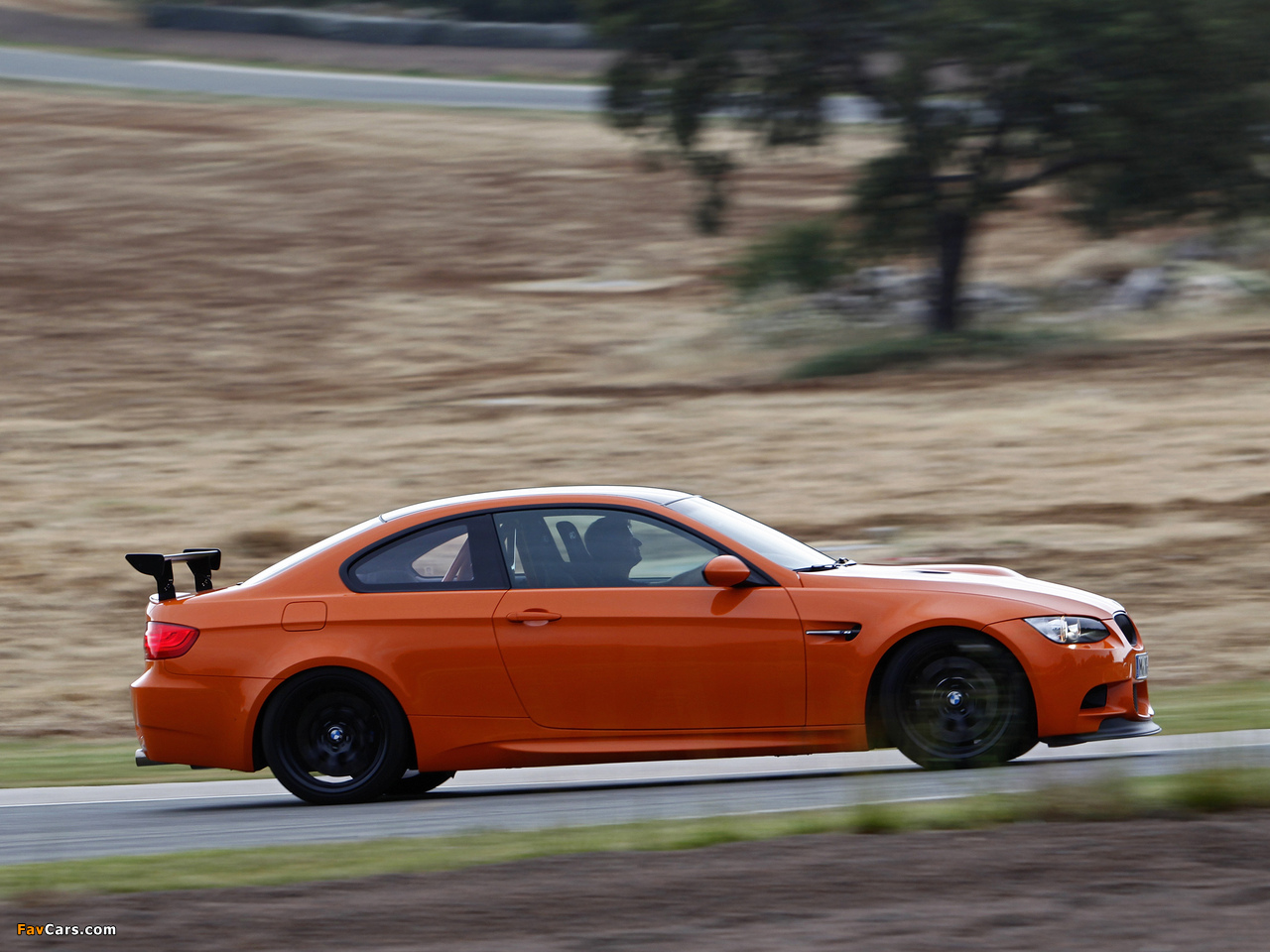 BMW M3 GTS (E92) 2010 wallpapers (1280 x 960)