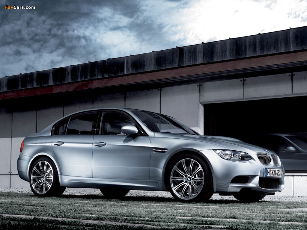 BMW M3 Sedan (E90) 2010–11 wallpapers (1024 x 768)