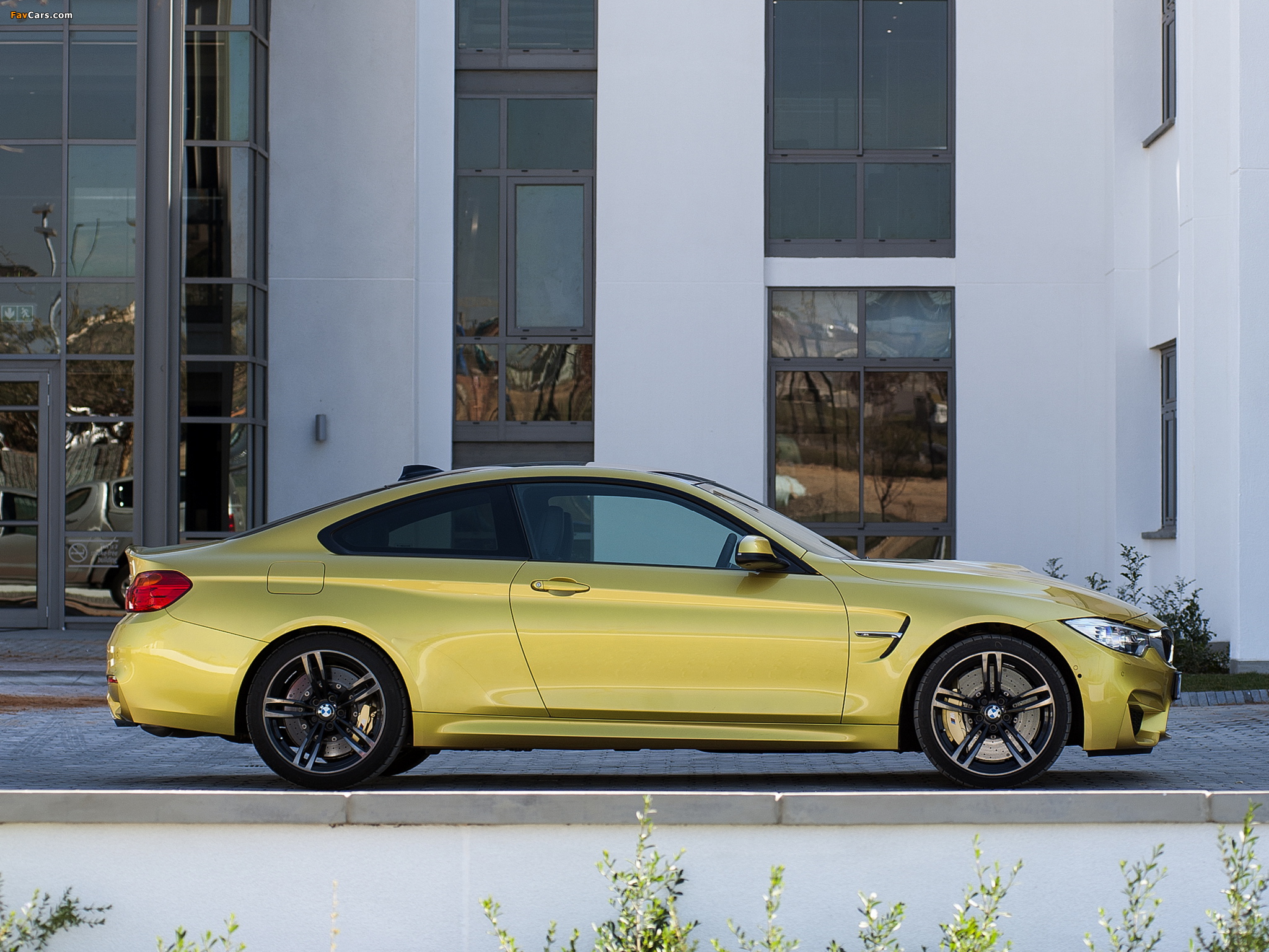 BMW M4 Coupé ZA-spec (F82) 2014 wallpapers (2048 x 1536)