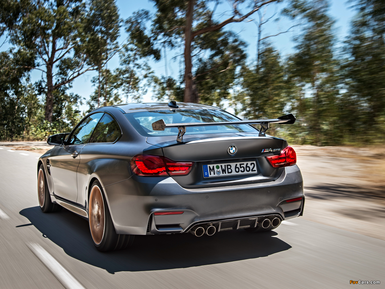 BMW M4 GTS (F82) 2015 images (1280 x 960)