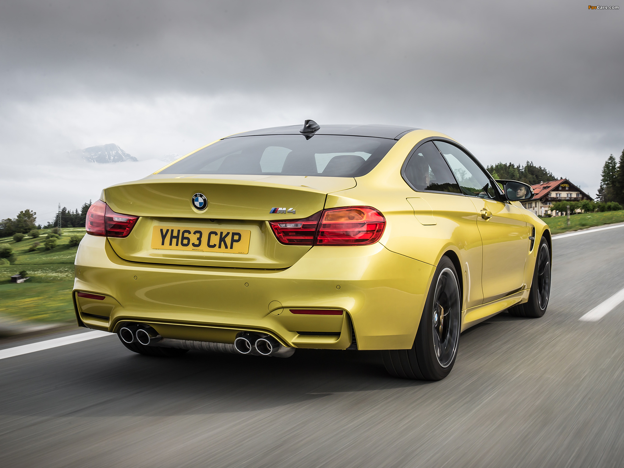 Photos of BMW M4 Coupé UK-spec (F82) 2014 (2048 x 1536)