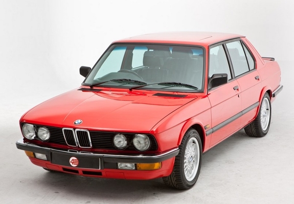 BMW M5 UK-spec (E28) 1986–87 wallpapers