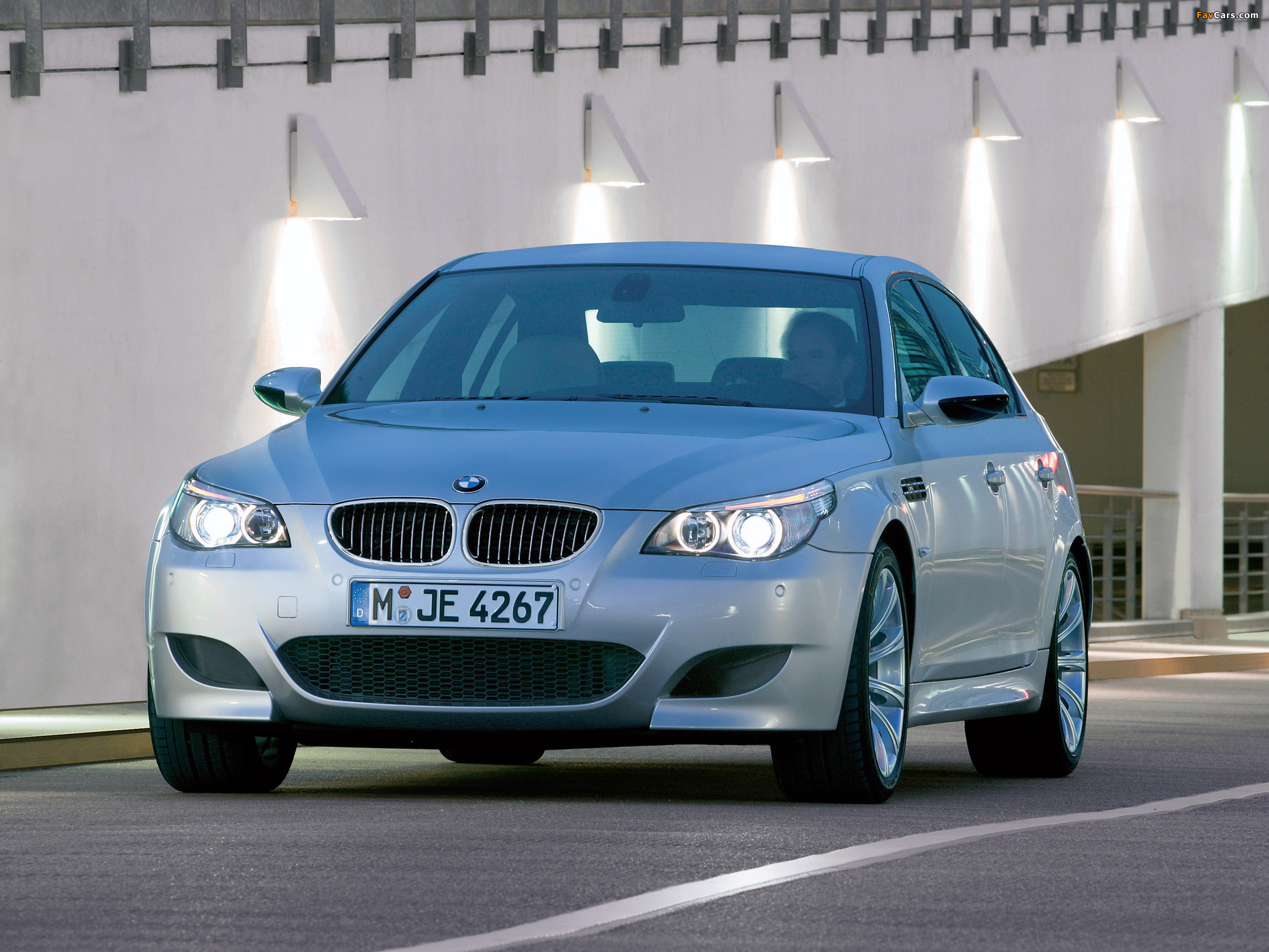 BMW M5 (E60) 2004–09 photos (2048 x 1536)
