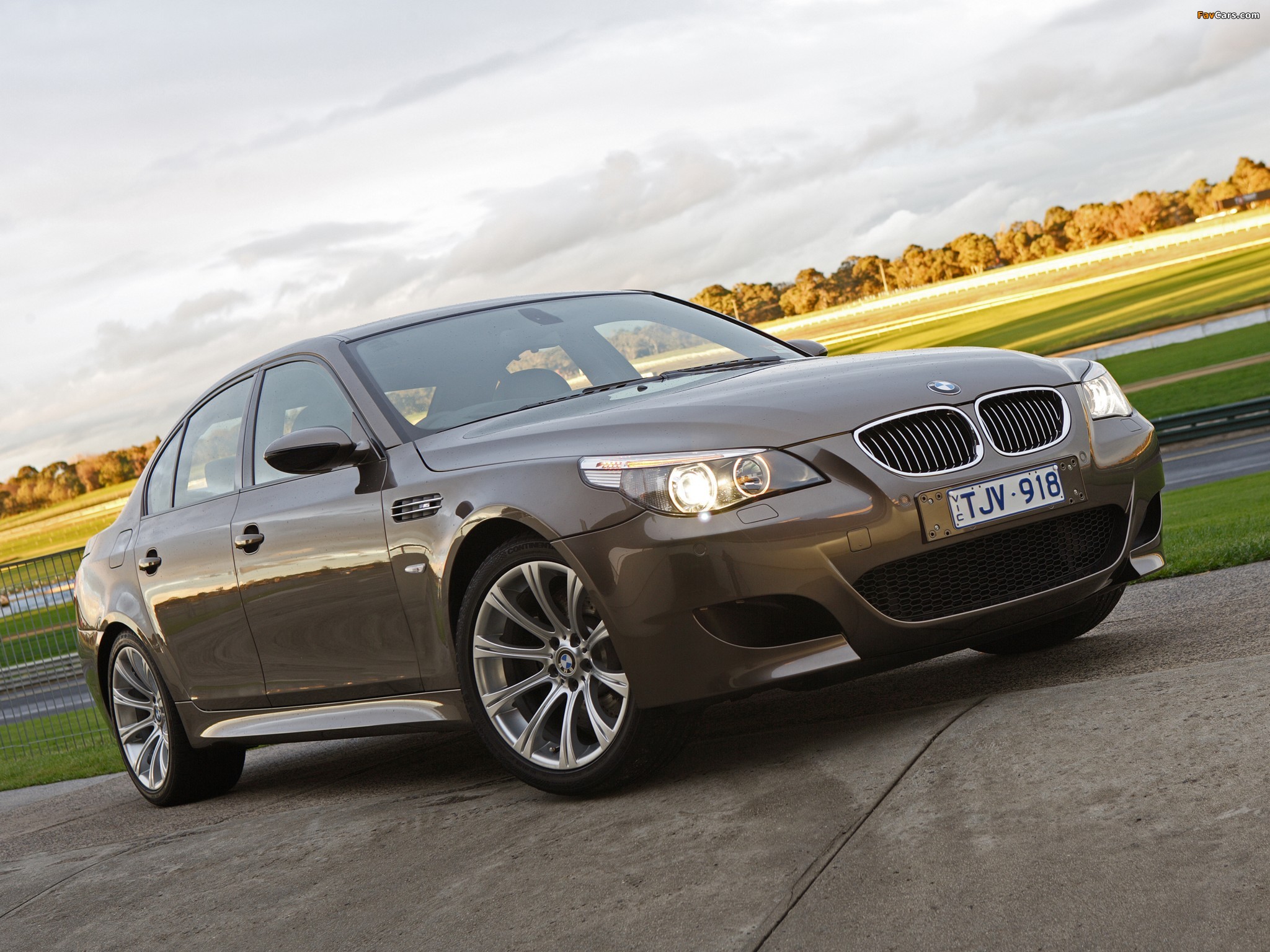 BMW M5 AU-spec (E60) 2005–09 images (2048 x 1536)