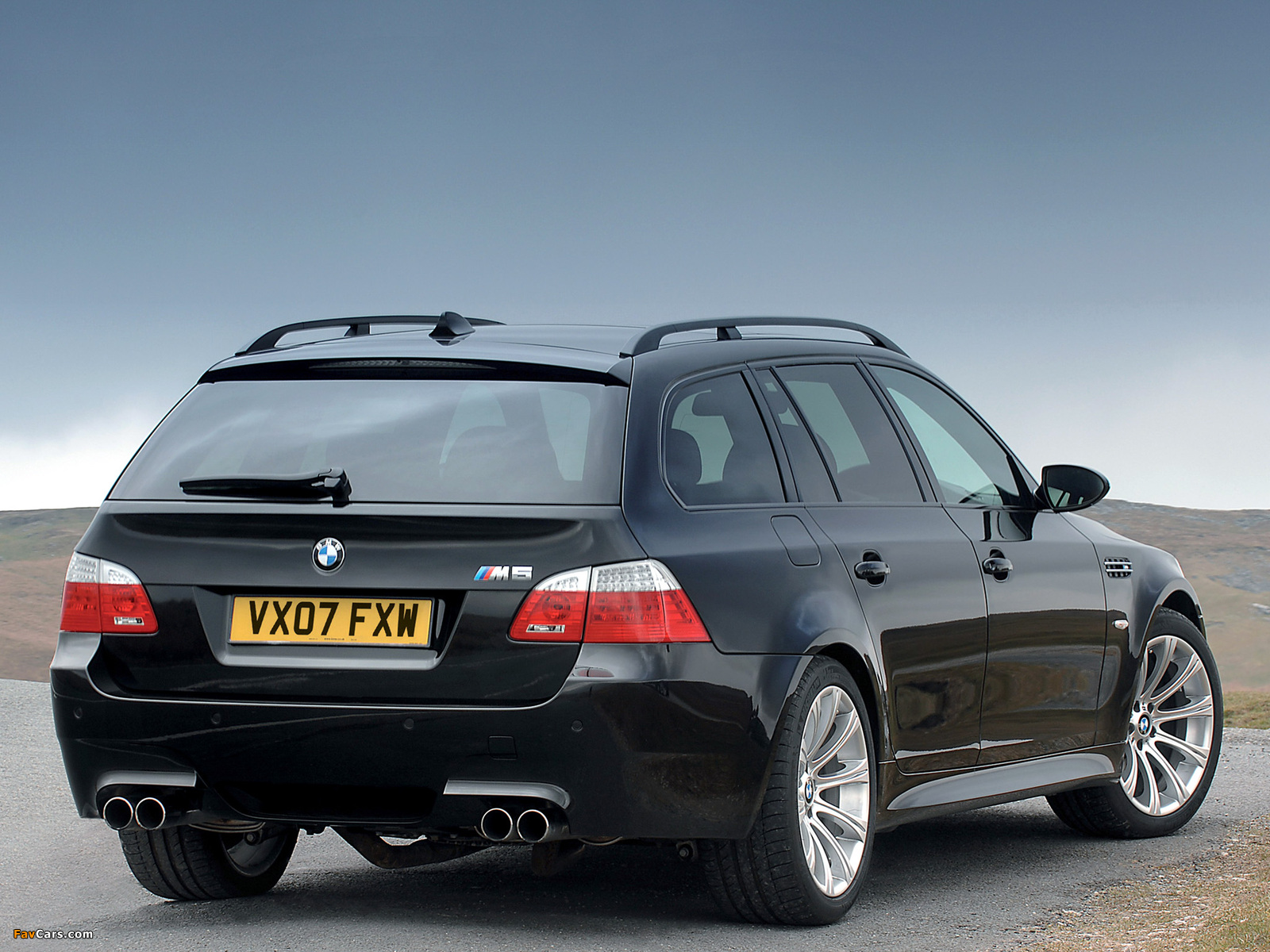 BMW M5 Touring UK-spec (E61) 2007–10 photos (1600 x 1200)