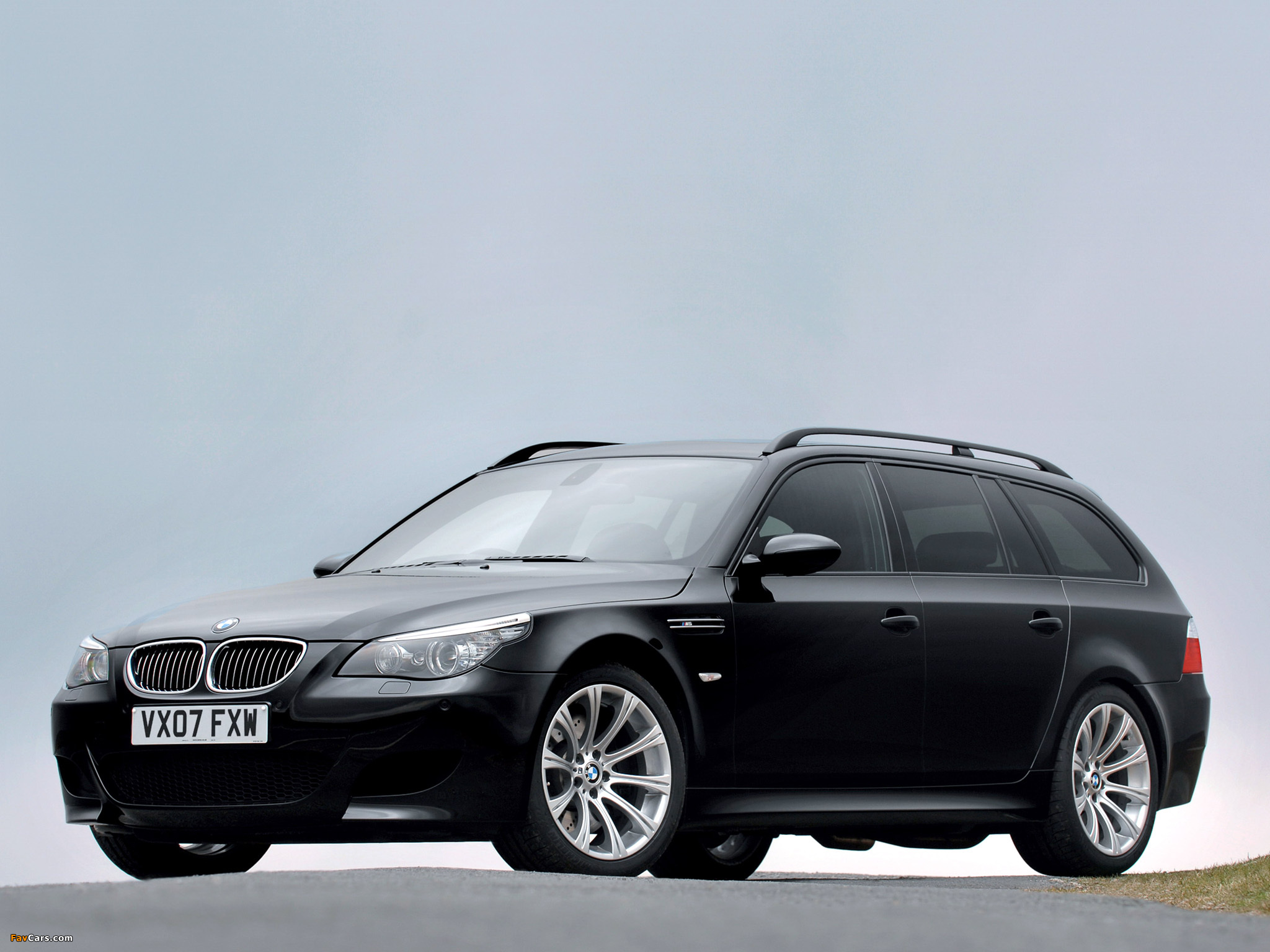 BMW M5 Touring UK-spec (E61) 2007–10 pictures (2048 x 1536)