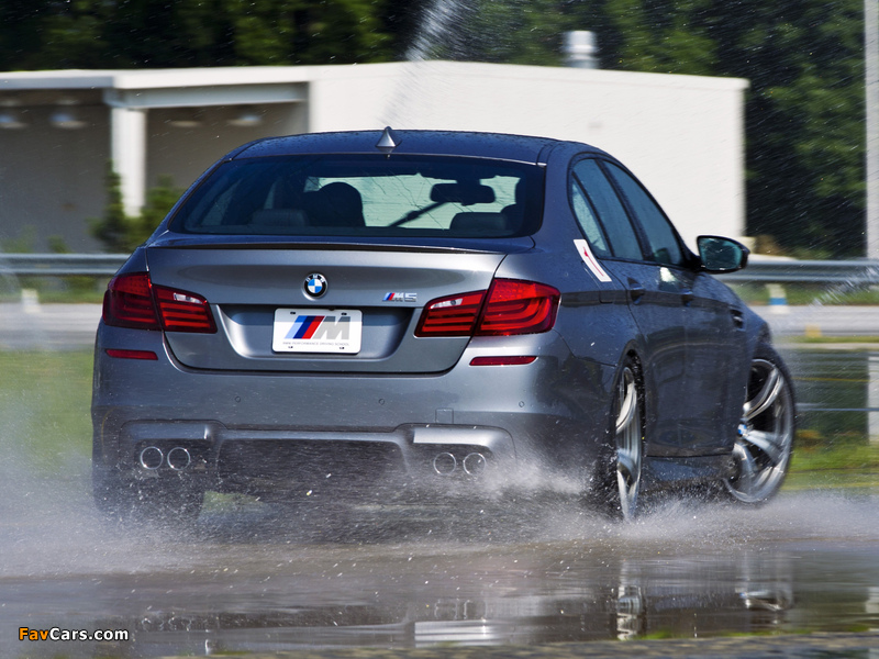 BMW M5 US-spec (F10) 2011 photos (800 x 600)