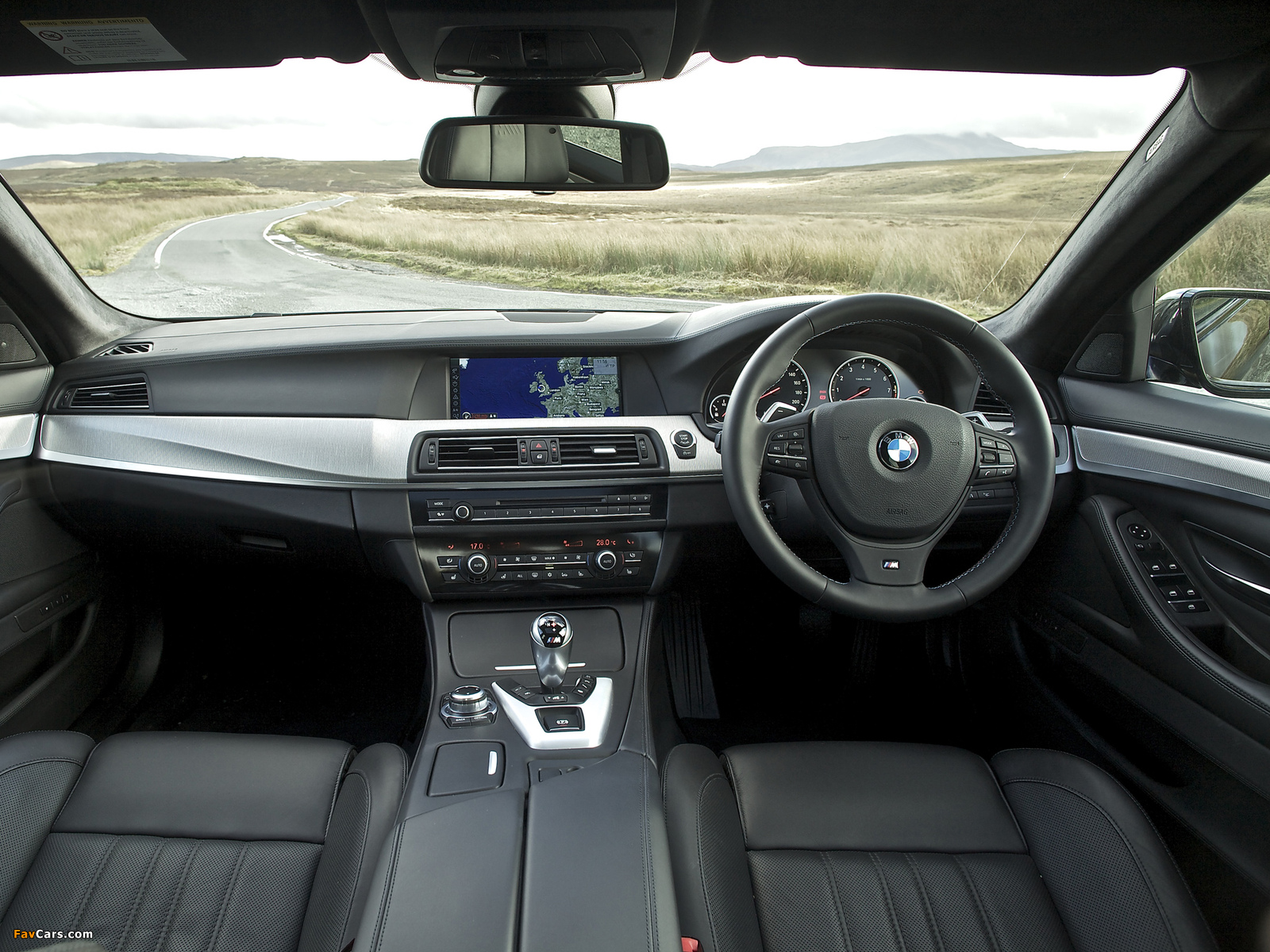 BMW M5 UK-spec (F10) 2011 pictures (1600 x 1200)