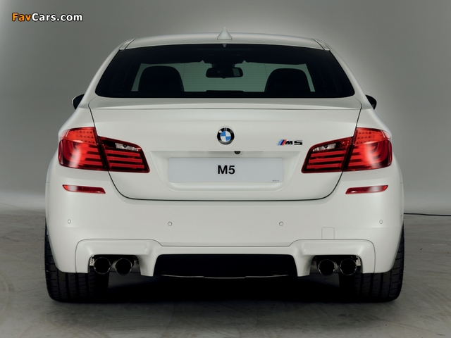 BMW M5 Performance Edition (F10) 2012 images (640 x 480)