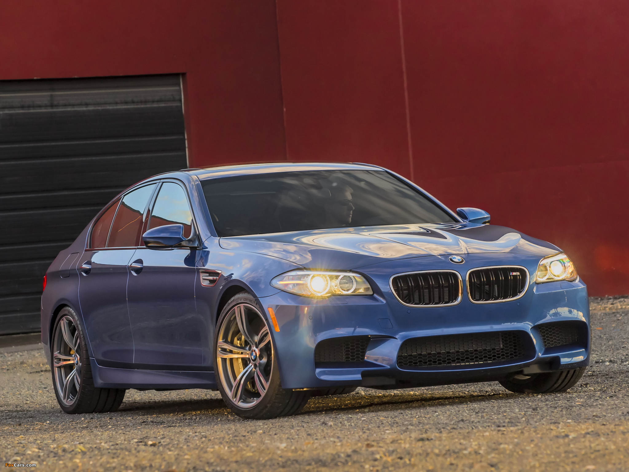 BMW M5 US-spec (F10) 2013 wallpapers (2048 x 1536)