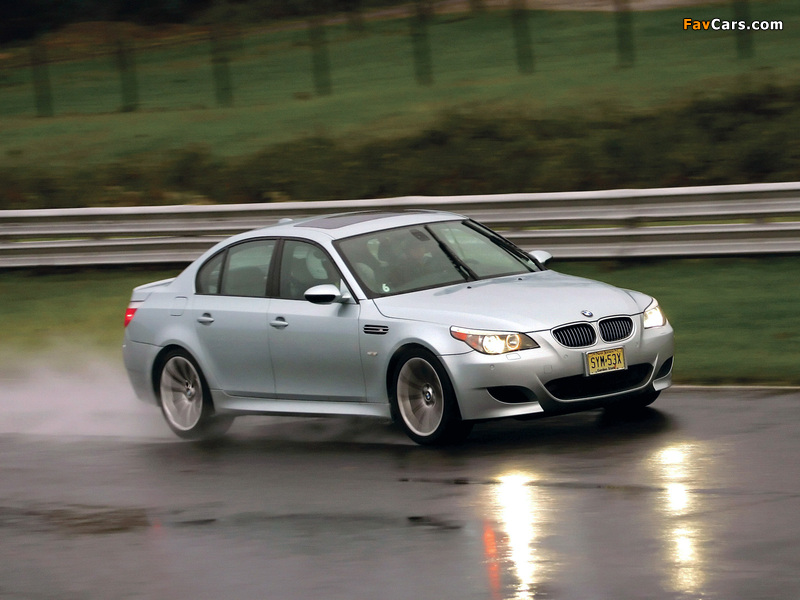 Images of BMW M5 US-spec (E60) 2005–09 (800 x 600)