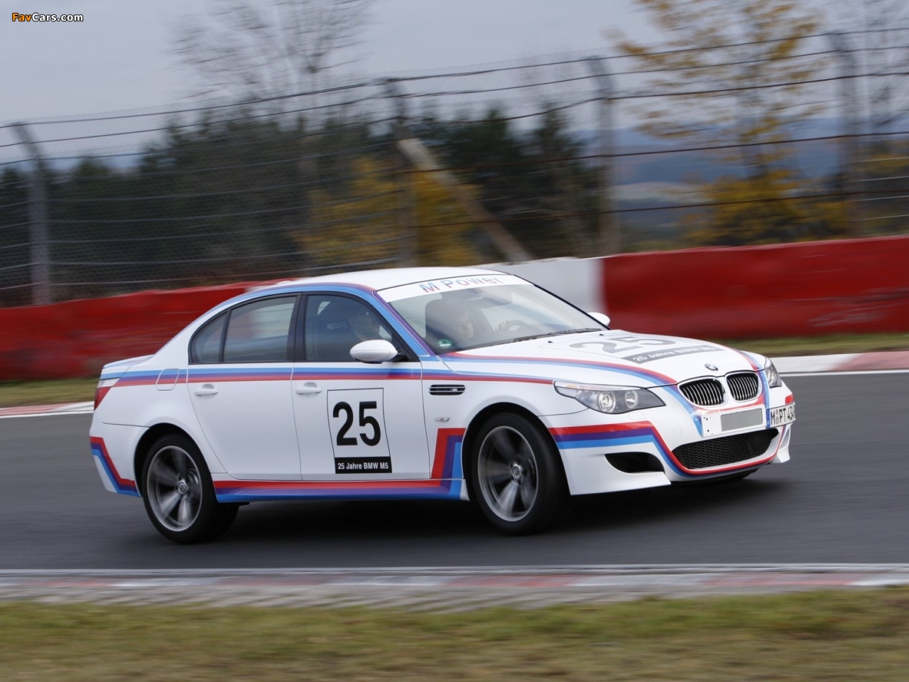 Images of BMW M5 CSL 25th Anniversary Edition (E60) 2009 (1280 x 960)