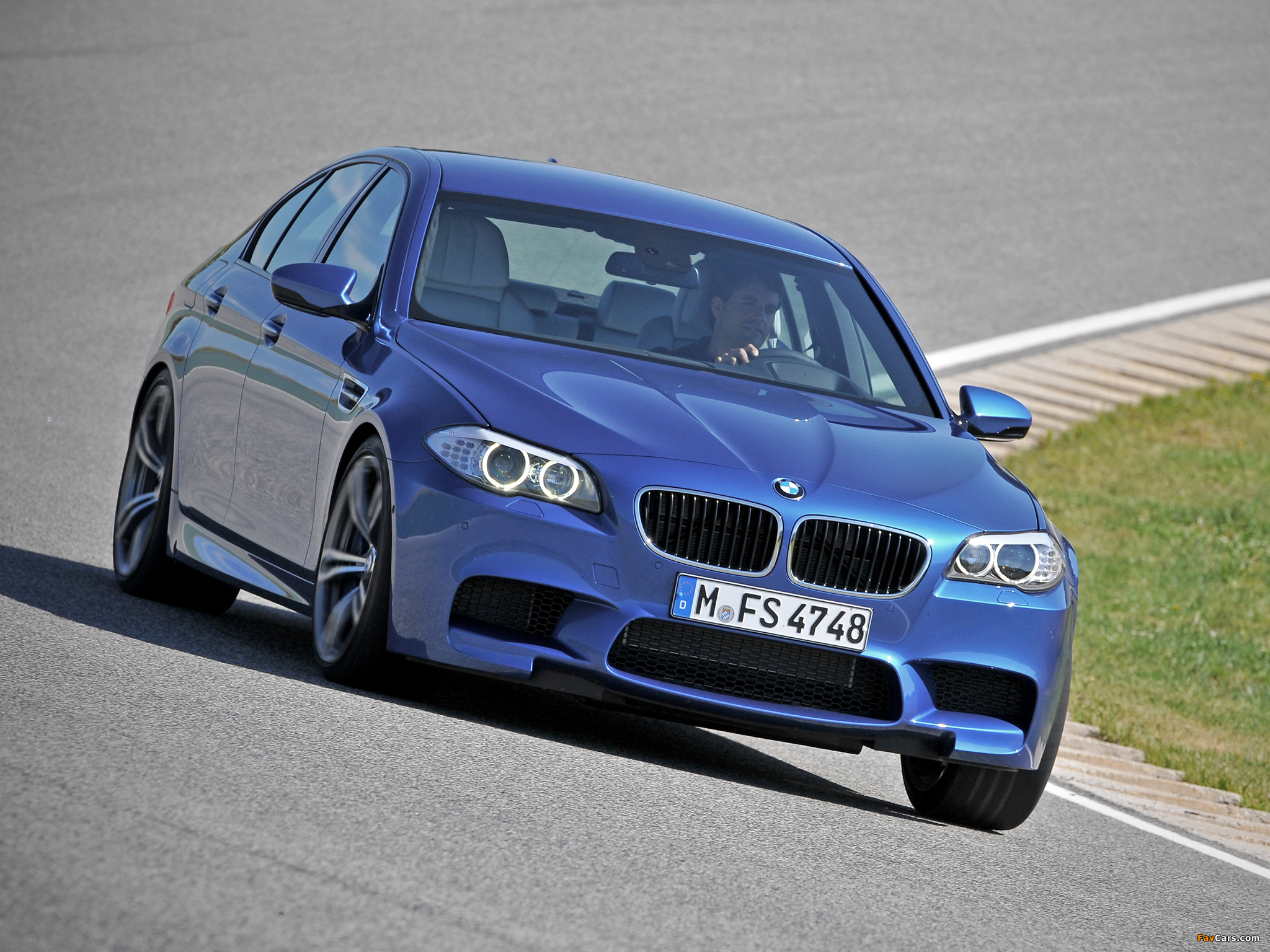 Images of BMW M5 (F10) 2011 (2048 x 1536)