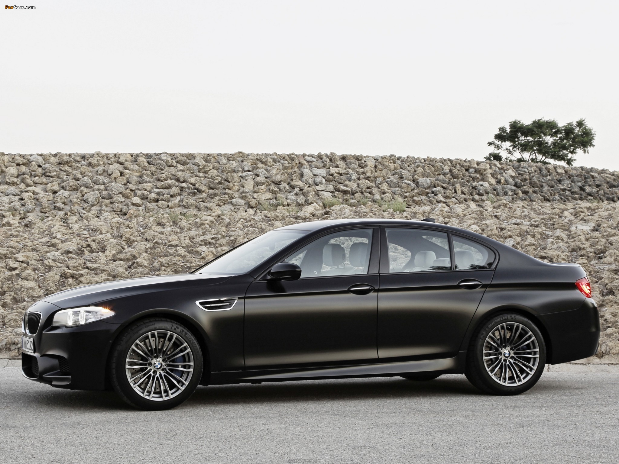Images of BMW M5 Individual (F10) 2011 (2048 x 1536)