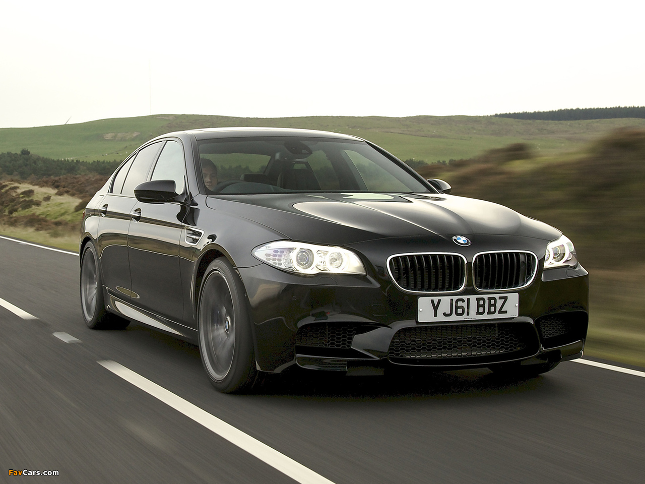 Images of BMW M5 UK-spec (F10) 2011 (1280 x 960)