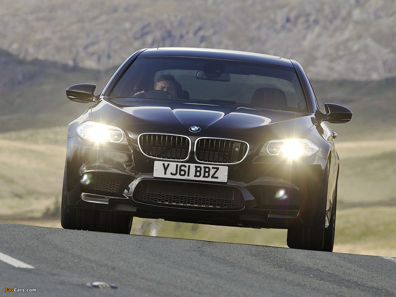 Images of BMW M5 UK-spec (F10) 2011 (1280 x 960)