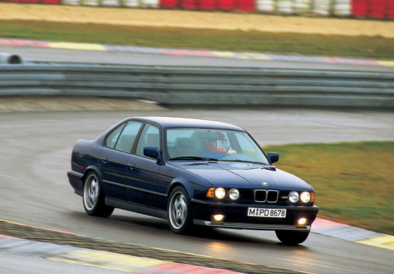 Photos of BMW M5 (E34) 1991–94