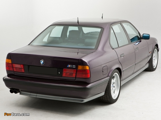 Photos of BMW M5 UK-spec (E34) 1991–94 (640 x 480)