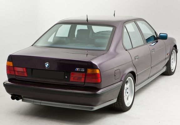 Photos of BMW M5 UK-spec (E34) 1991–94