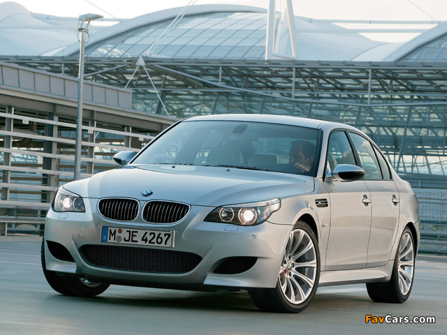 Photos of BMW M5 (E60) 2004–09 (640 x 480)