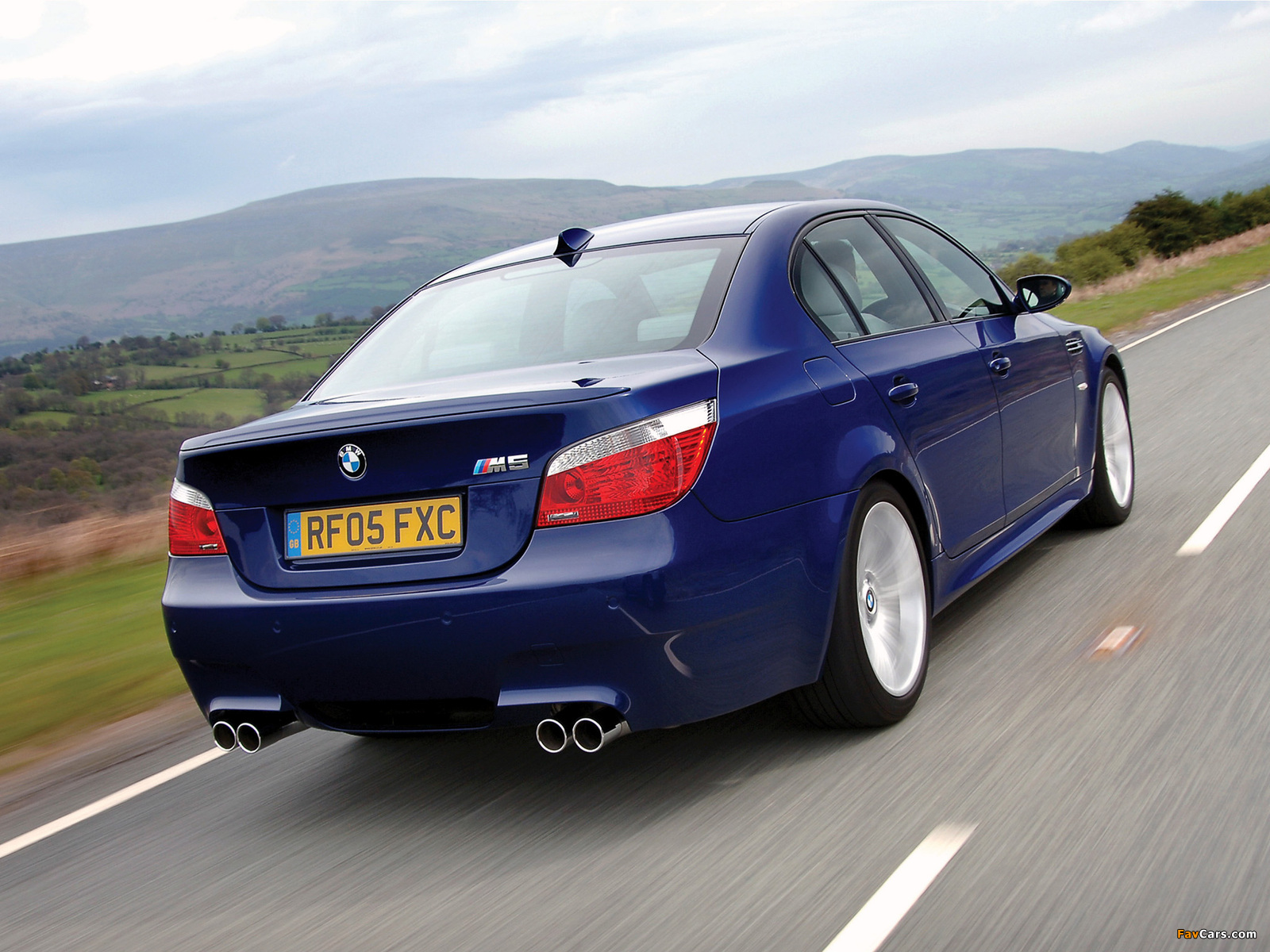 Photos of BMW M5 UK-spec (E60) 2005–09 (1600 x 1200)