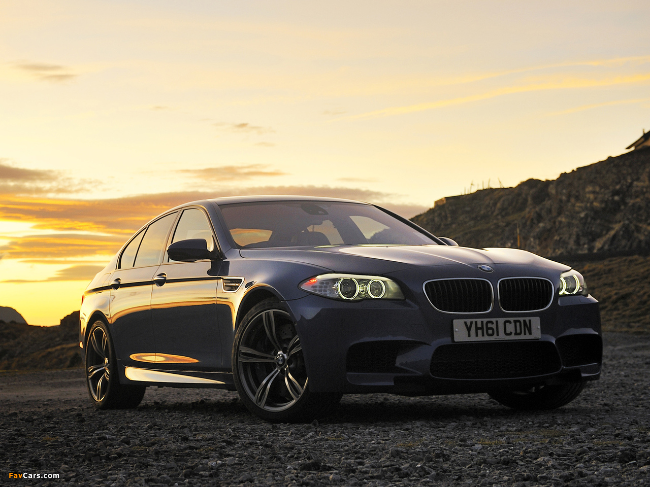 Photos of BMW M5 UK-spec (F10) 2011 (1280 x 960)