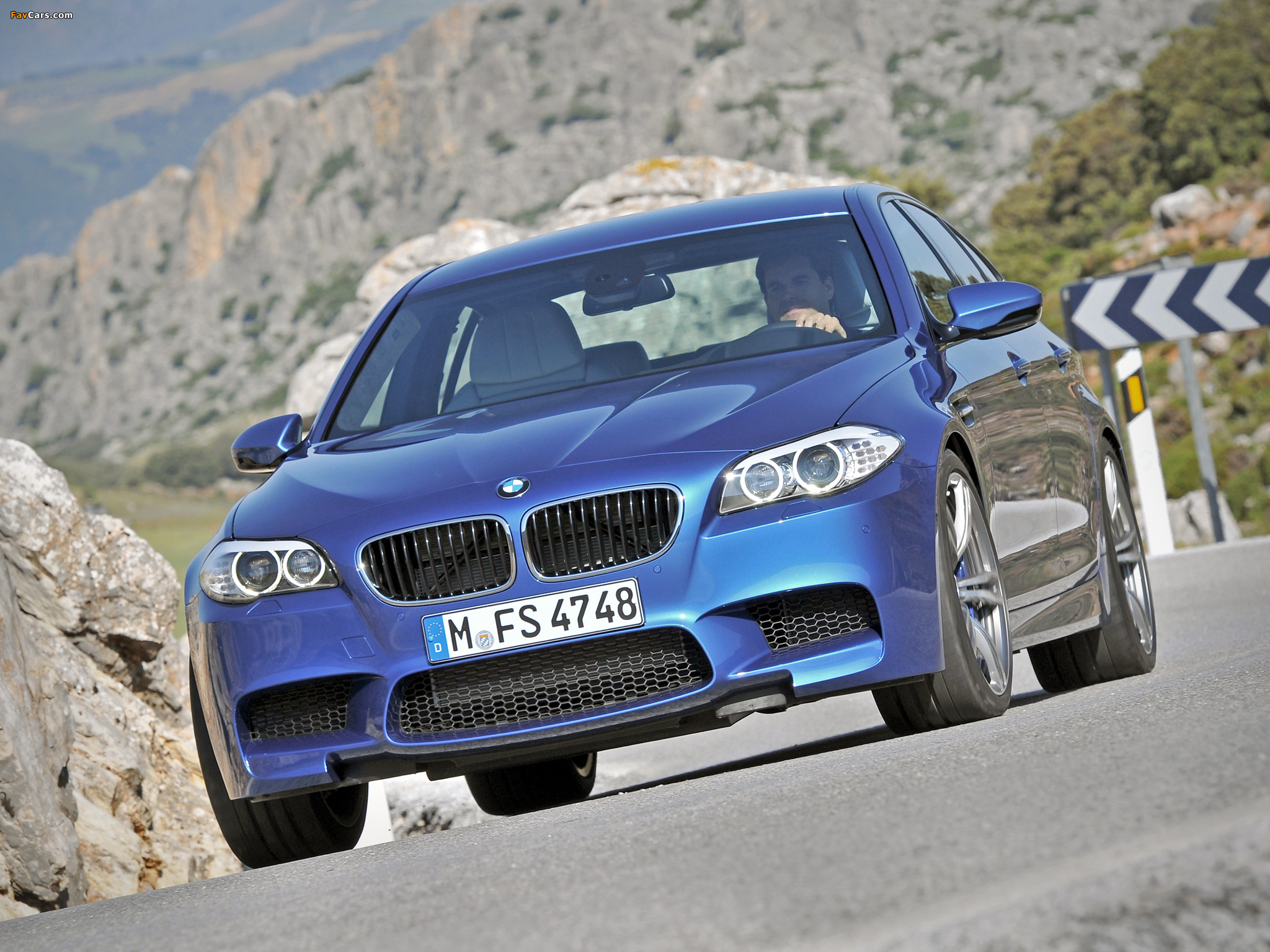 Photos of BMW M5 (F10) 2011 (2048 x 1536)