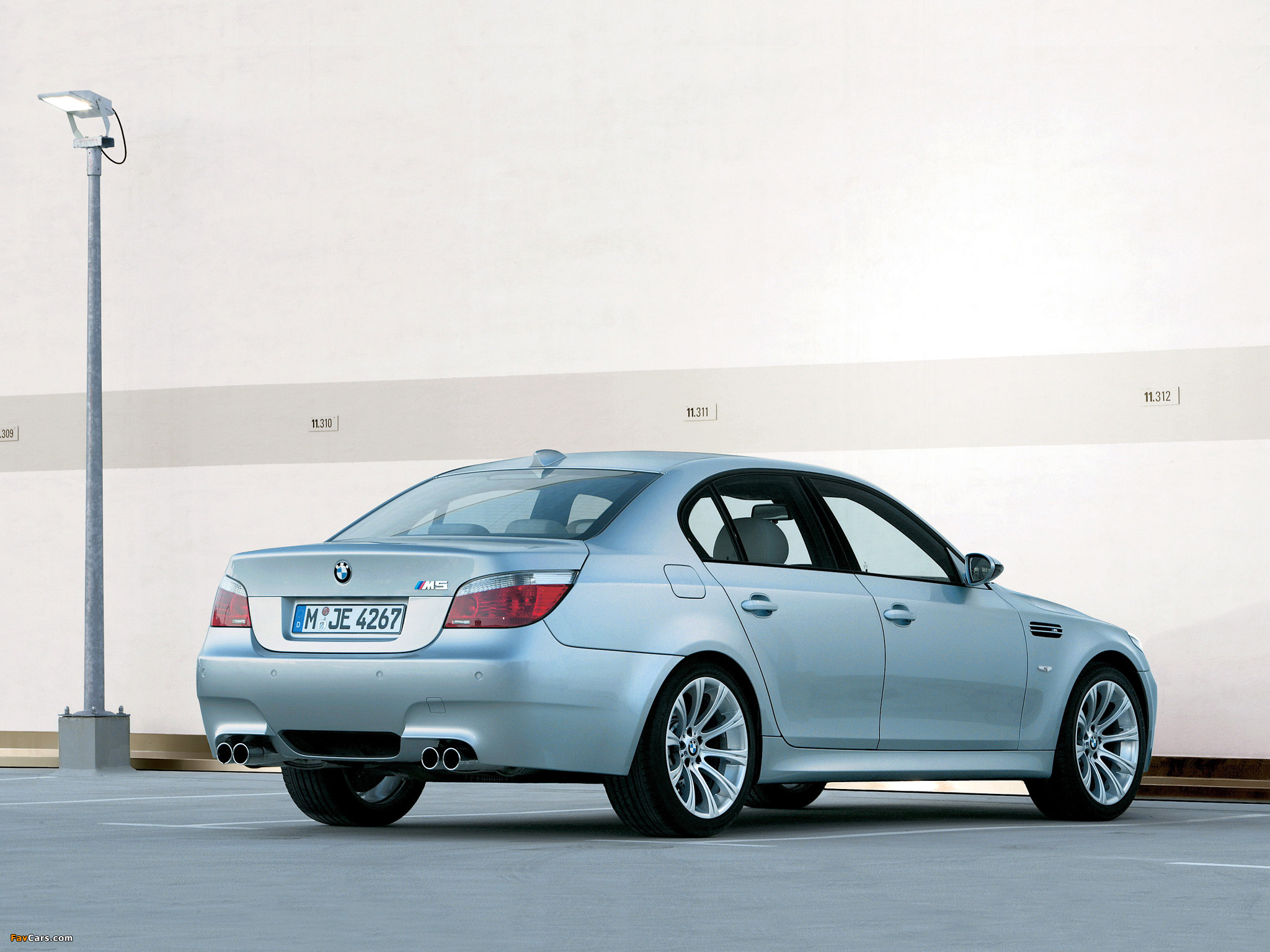 Pictures of BMW M5 (E60) 2004–09 (2048 x 1536)