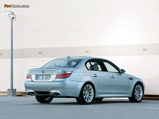 Pictures of BMW M5 (E60) 2004–09 (640 x 480)