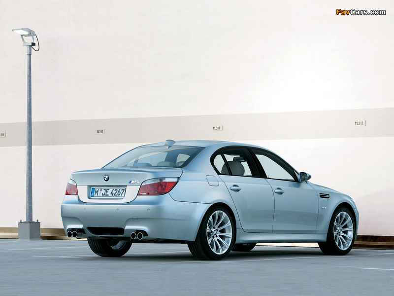 Pictures of BMW M5 (E60) 2004–09 (800 x 600)