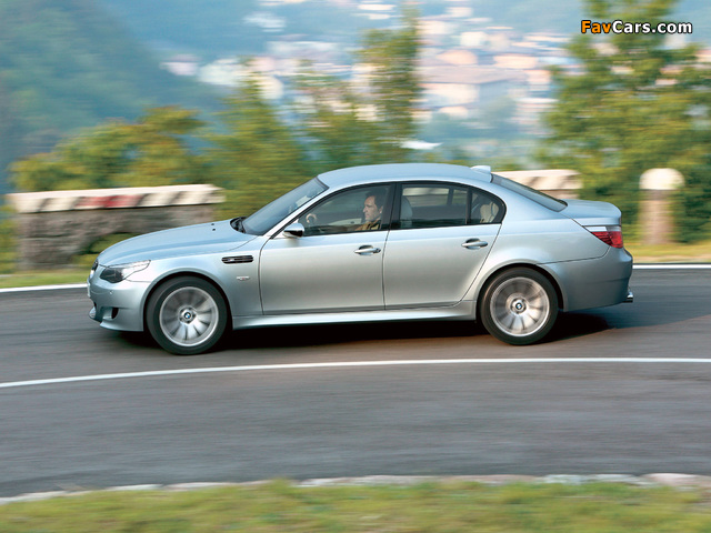 Pictures of BMW M5 (E60) 2004–09 (640 x 480)