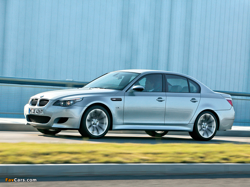 Pictures of BMW M5 (E60) 2004–09 (800 x 600)