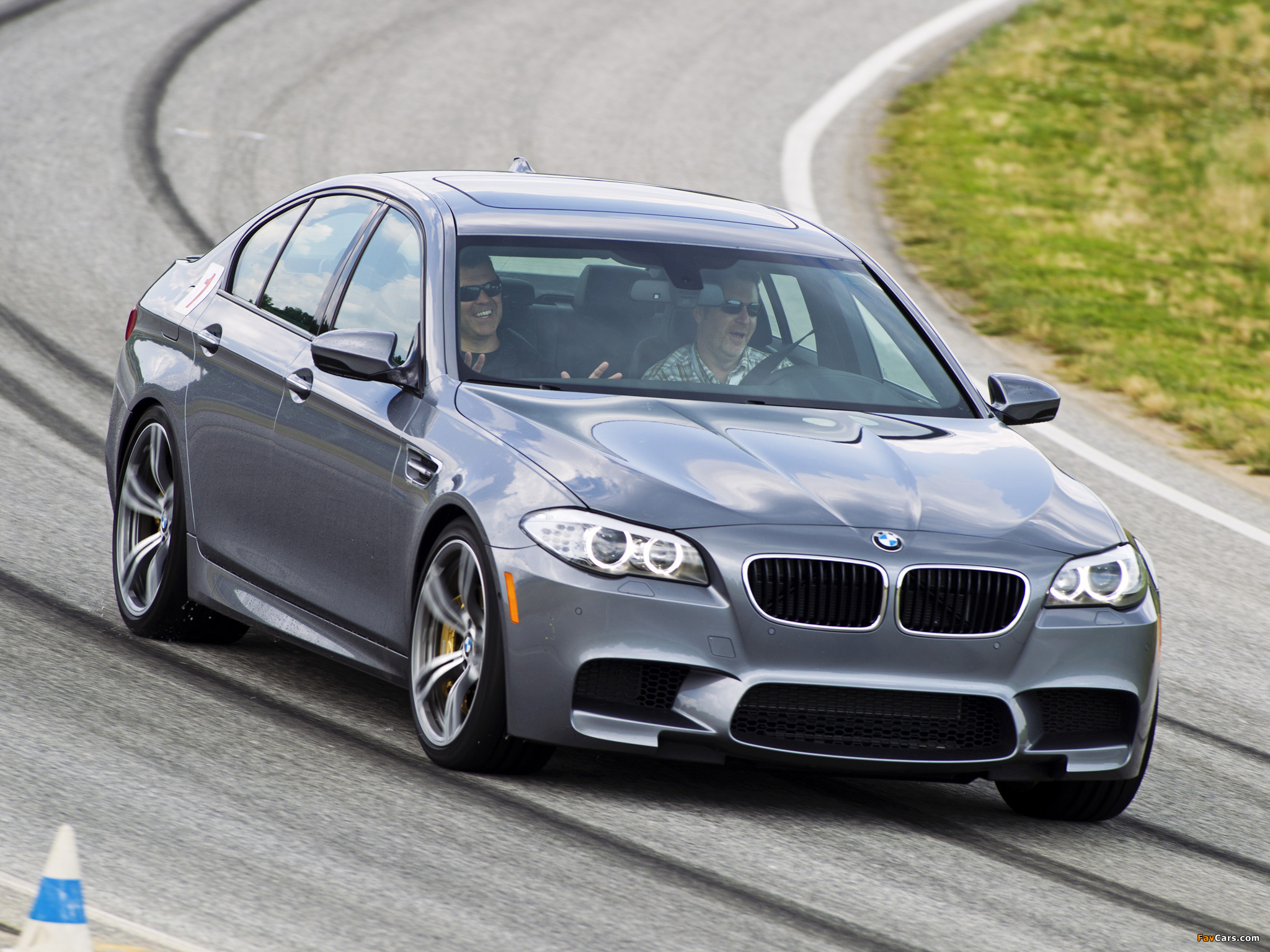 Pictures of BMW M5 US-spec (F10) 2011 (2048 x 1536)
