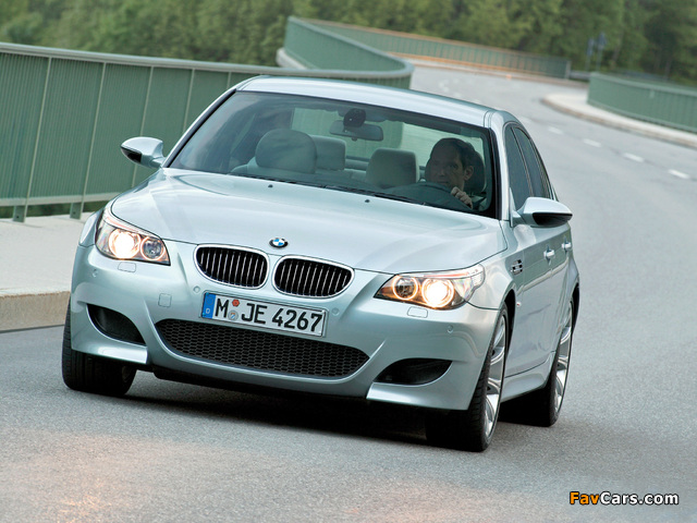 BMW M5 (E60) 2004–09 wallpapers (640 x 480)