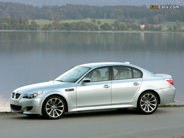 BMW M5 (E60) 2004–09 wallpapers (640 x 480)