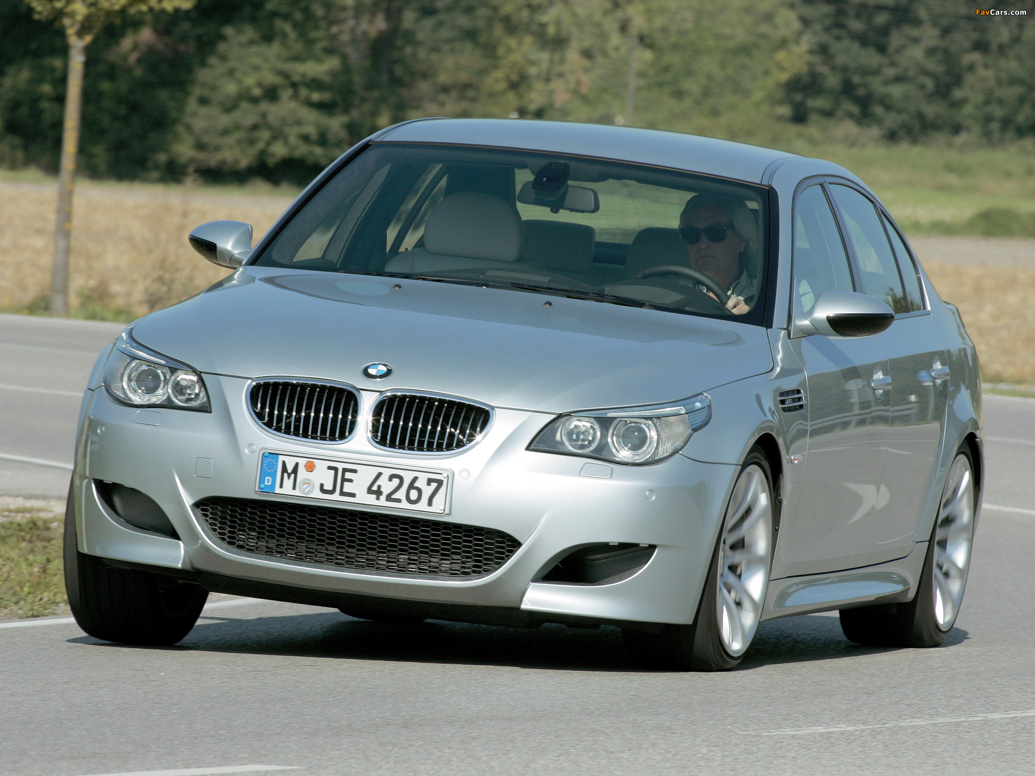 BMW M5 (E60) 2004–09 wallpapers (2048 x 1536)