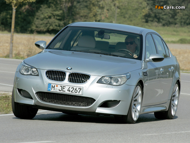BMW M5 (E60) 2004–09 wallpapers (640 x 480)