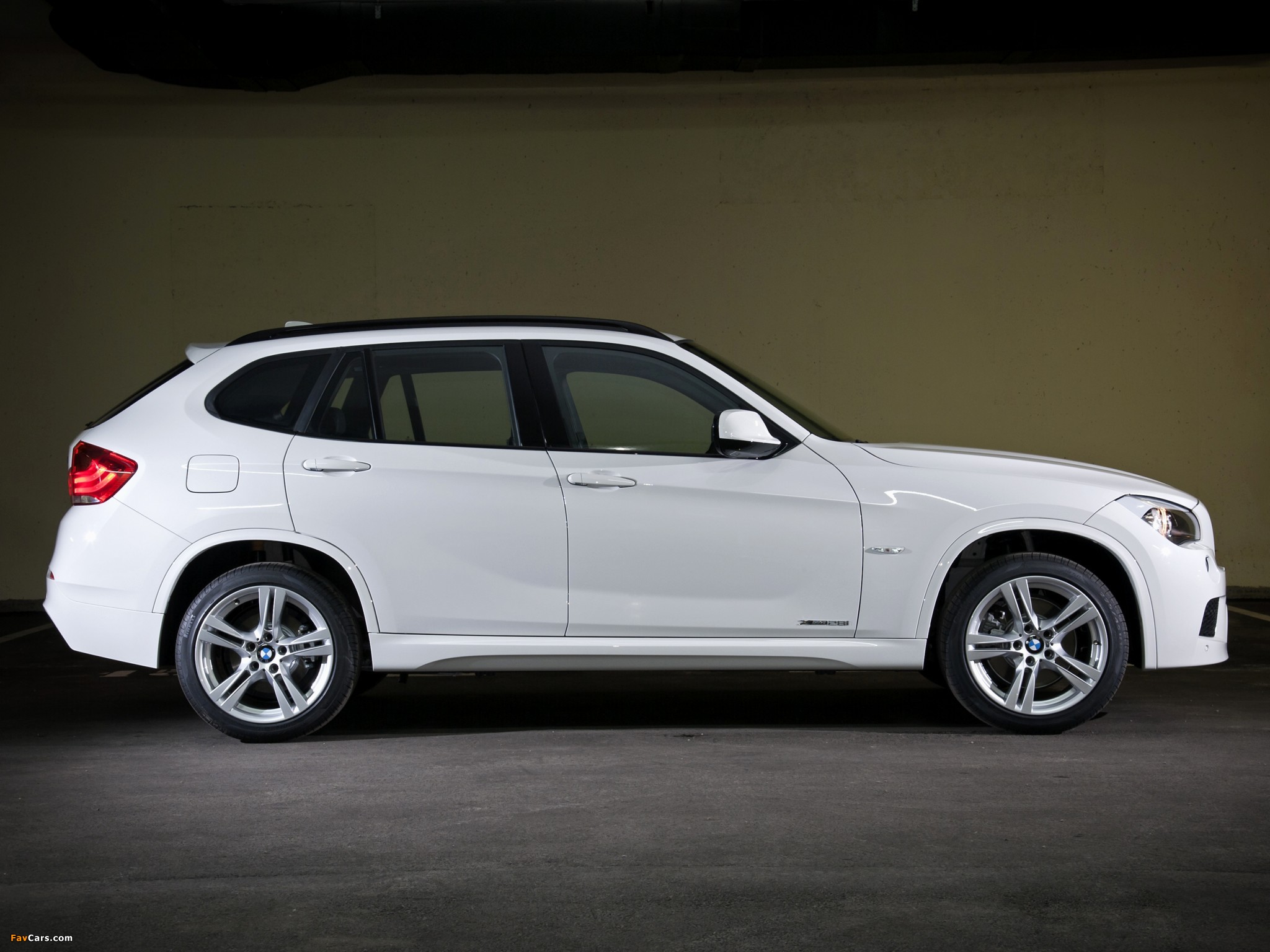 BMW X1 xDrive28i M Sports Package (E84) 2011–12 pictures (2048 x 1536)