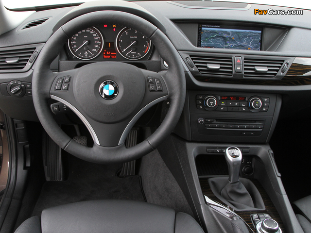 Photos of BMW X1 sDrive18d (E84) 2009–12 (640 x 480)