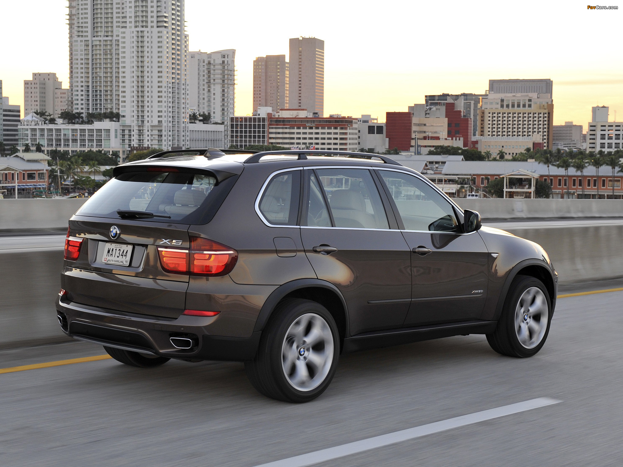 BMW X5 xDrive50i (E70) 2010 images (2048 x 1536)