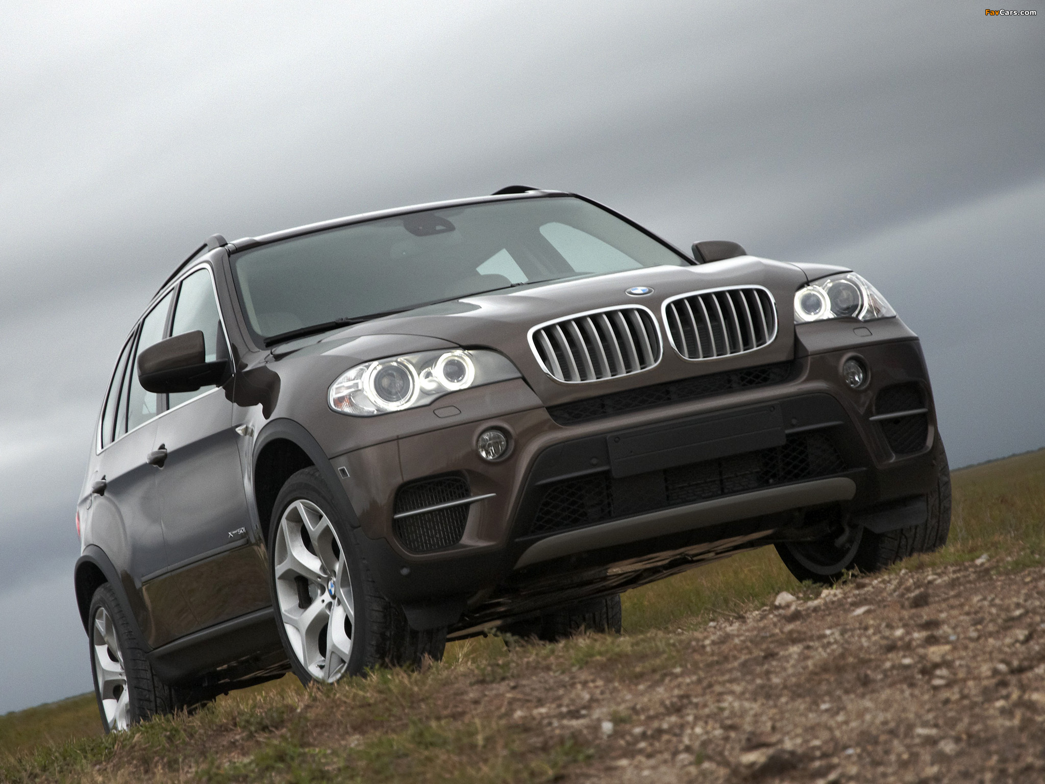 BMW X5 xDrive50i (E70) 2010 wallpapers (2048 x 1536)