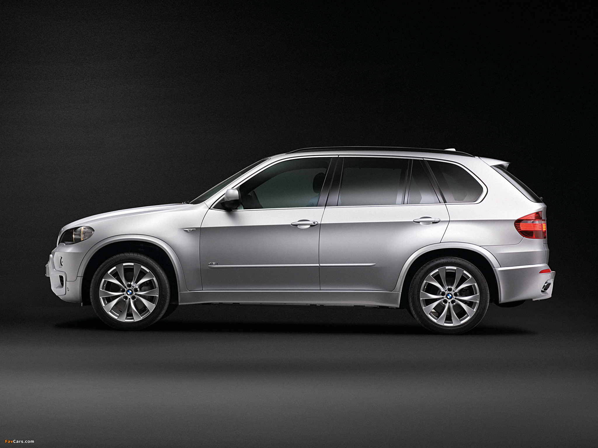 Images of BMW X5 4.8i M Sports Package (E70) 2007–10 (2048 x 1536)