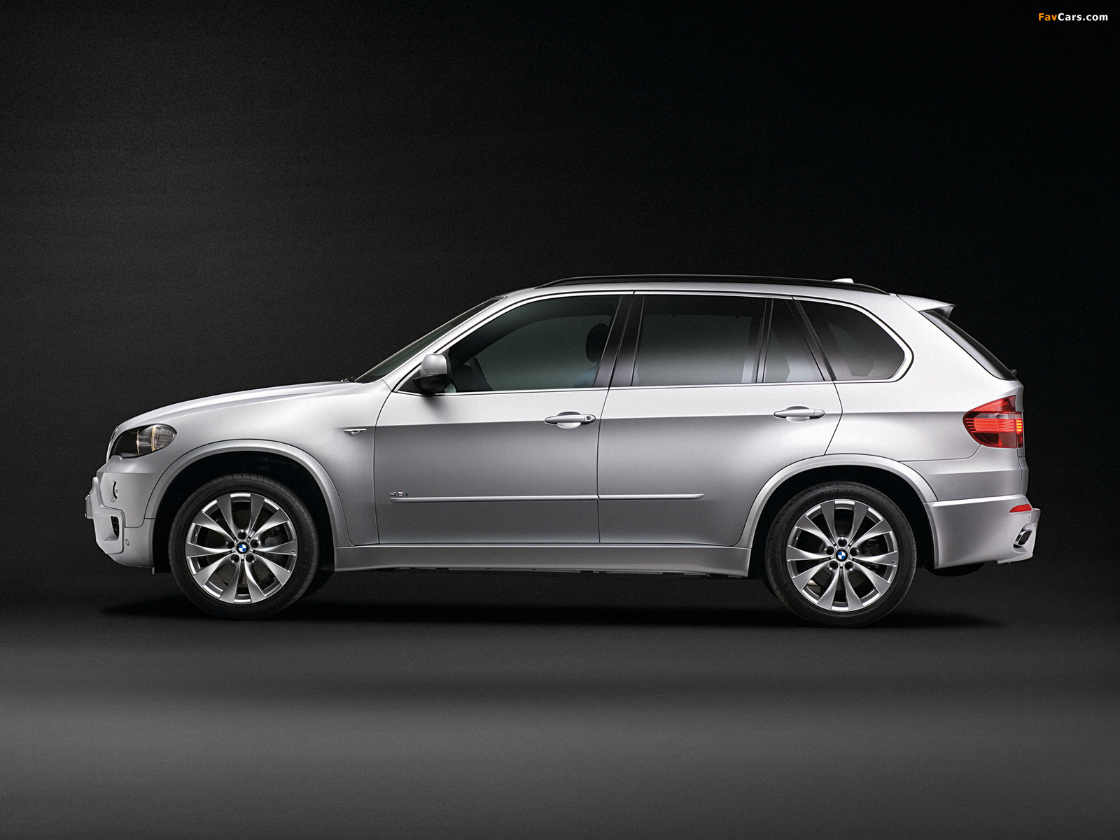 Images of BMW X5 4.8i M Sports Package (E70) 2007–10 (1600 x 1200)