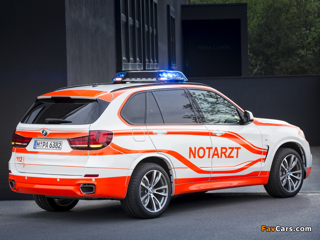 Photos of BMW X5 xDrive30d Notarzt (F15) 2014 (640 x 480)