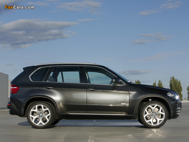 Pictures of BMW X5 xDrive35d 10 Year Edition (E70) 2009 (640 x 480)