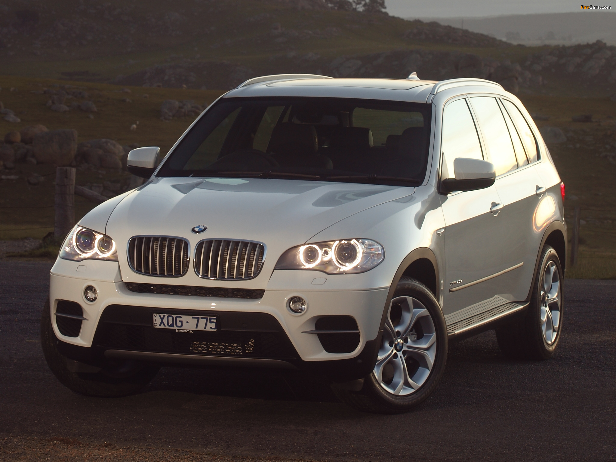 Pictures of BMW X5 xDrive40d AU-spec (E70) 2010 (2048 x 1536)