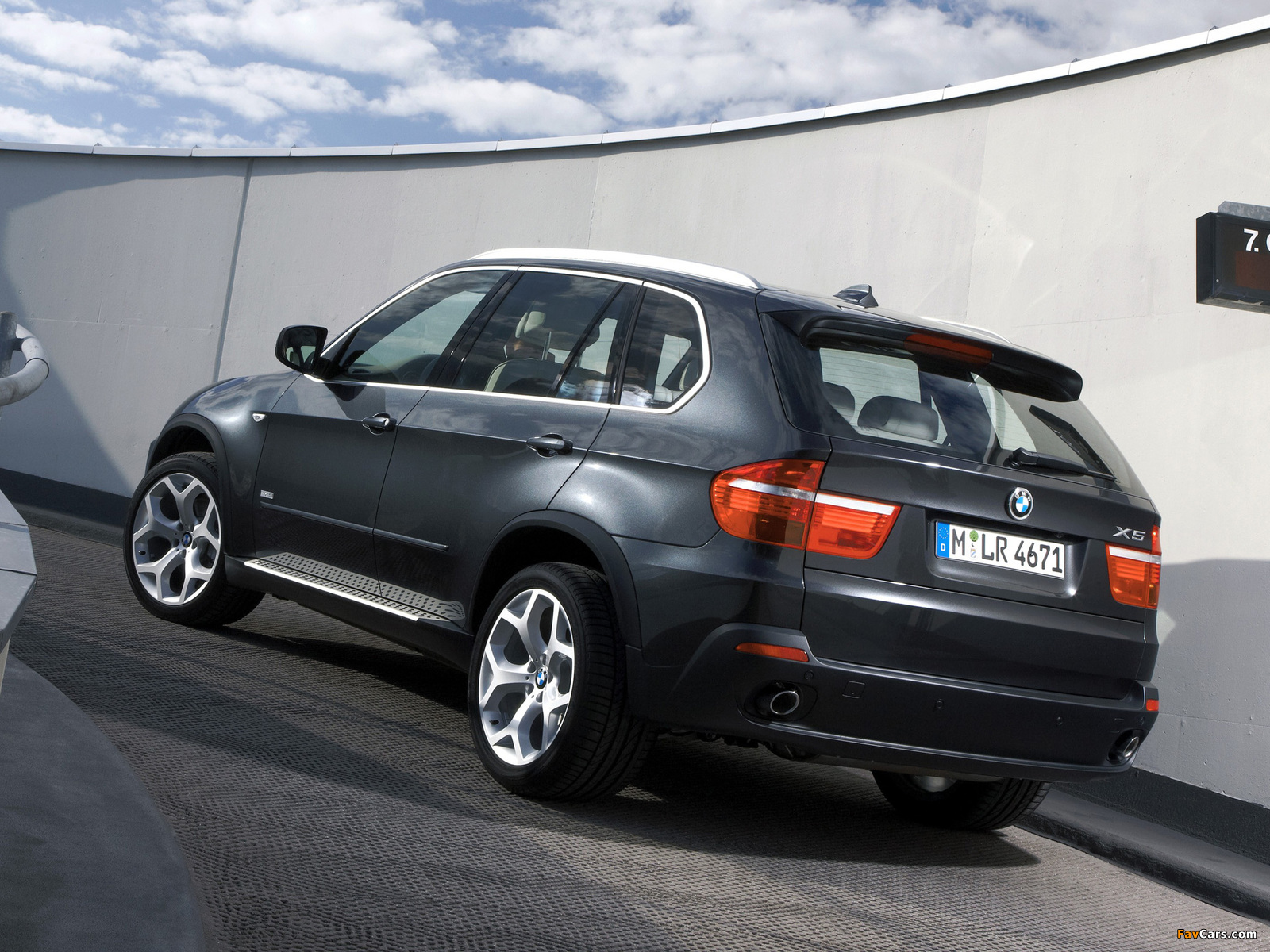 BMW X5 xDrive35d 10 Year Edition (E70) 2009 wallpapers (1600 x 1200)